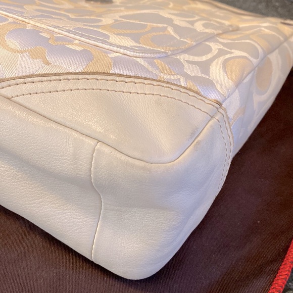 COACH Chelsea Optic Collection Signature tote in ivory, creams & beige.  #10143 - Picture 9 of 16